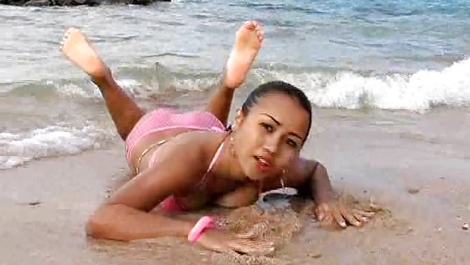 Joon Mali Spends A Day On The Beach