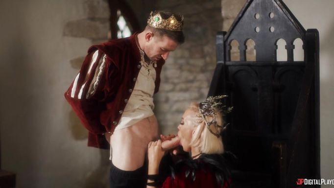 Queen Milf Sucking King's Dick