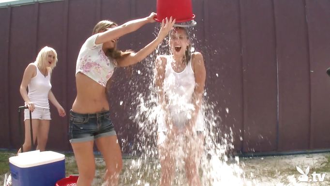 Who Will Win The Wet T-shirt Contest?  Season 4, Ep. 9